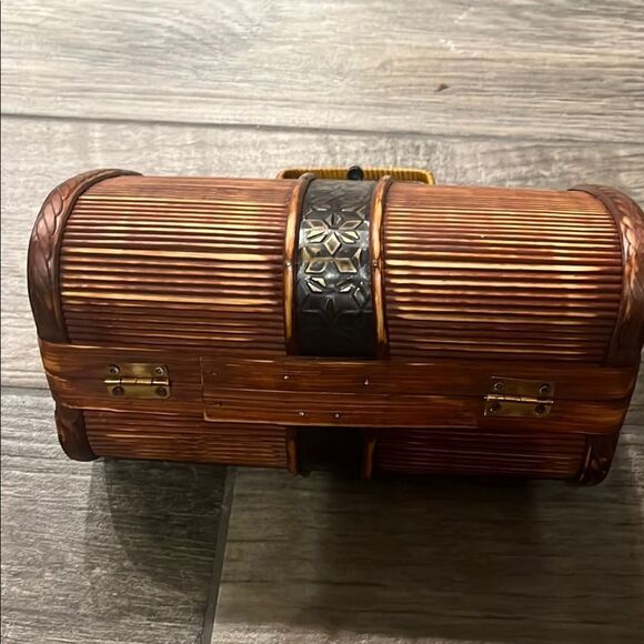 Vintage Wooden Handbag with Black Accent - Picture 5 of 5